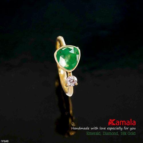 Nhẫn Emerald đính Kim cương Vàng 18K