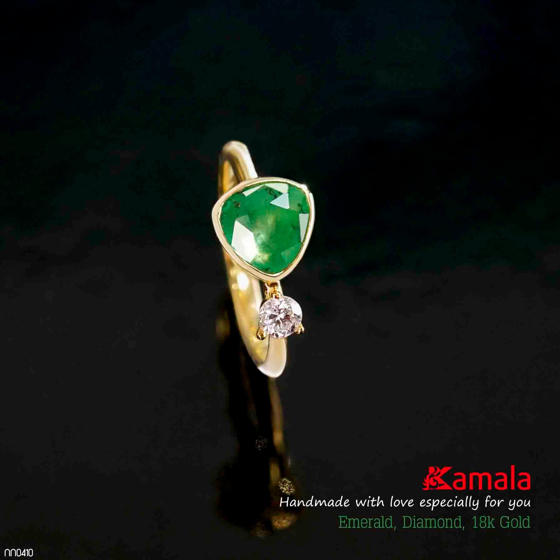 Nhẫn Emerald đính Kim cương Vàng 18K