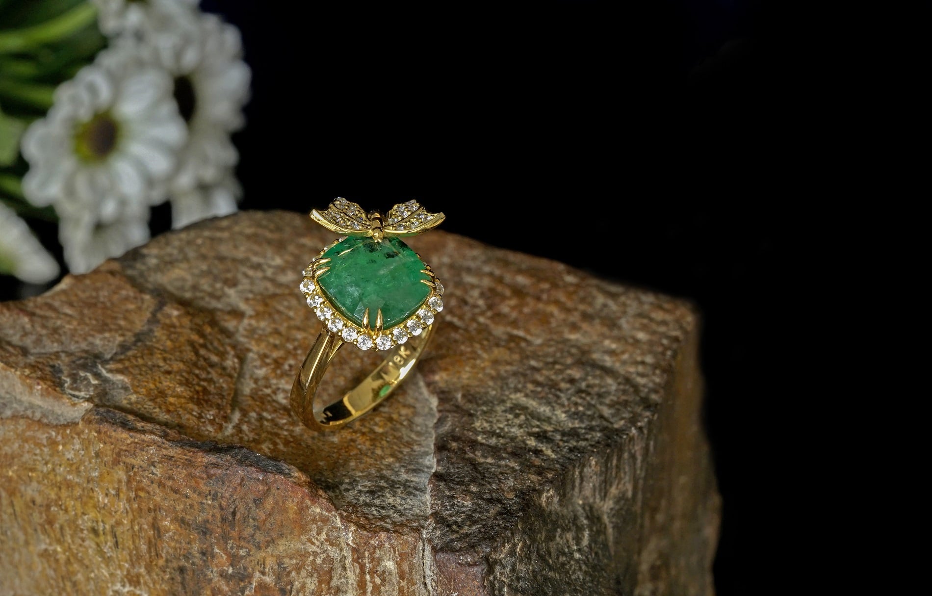 Nhẫn Emerald, đá tấm, vàng 18k